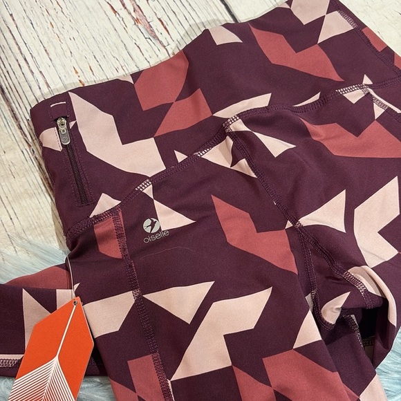 NWT Oiselle Tribeca Print KC Knickers Crop Leggings - Picture 9 of 9